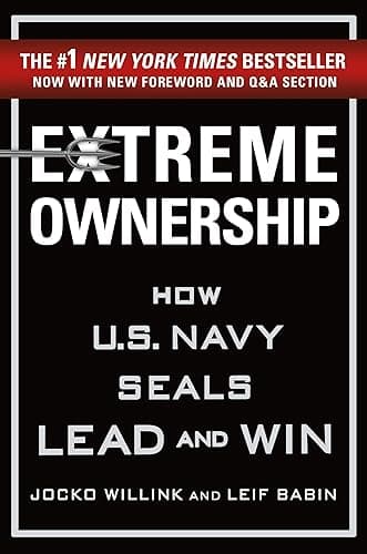 Extreme Ownership: How U.S. Navy SEALs Lead and Win (Extreme Ownership Series Book 1) (English Edition)